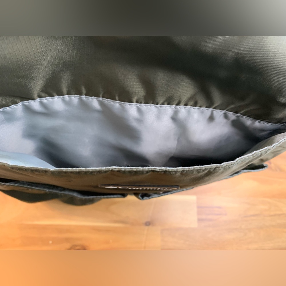 Columbia Diaper/ Messenger Bag| Hunter Green - Picture 5 of 16